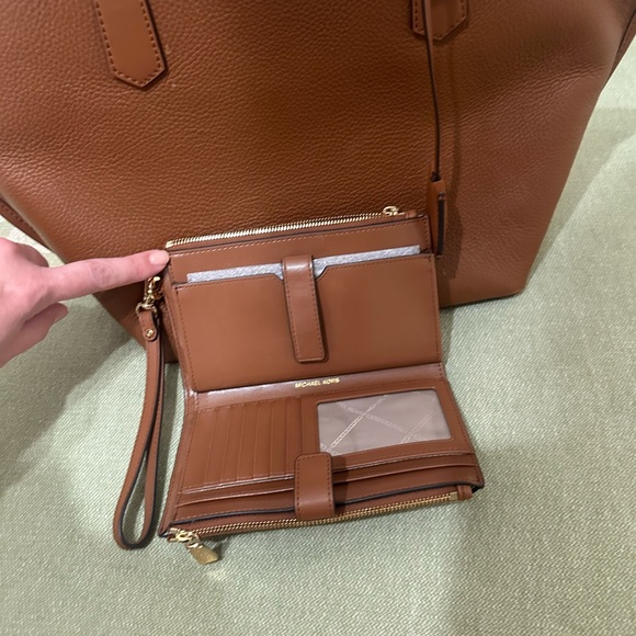 Michael Kors Brown Tote Bag and Wallet Set - Picture 2 of 3
